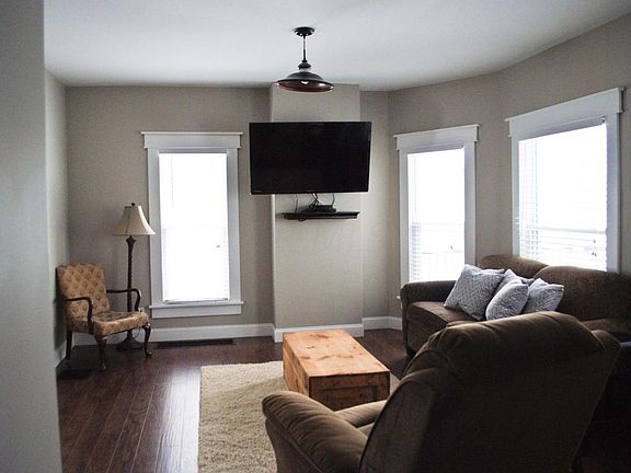 5th image of 104 Morris St
