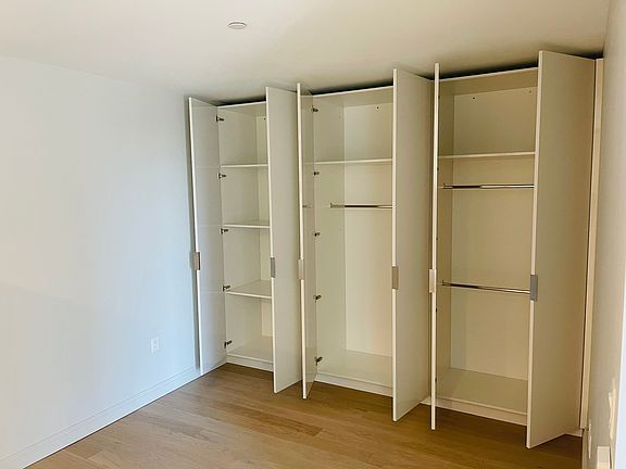 5th image of 135 Seaport Blvd #910