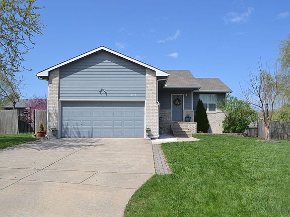 2nd image of 1717 N Hawthorn Ct