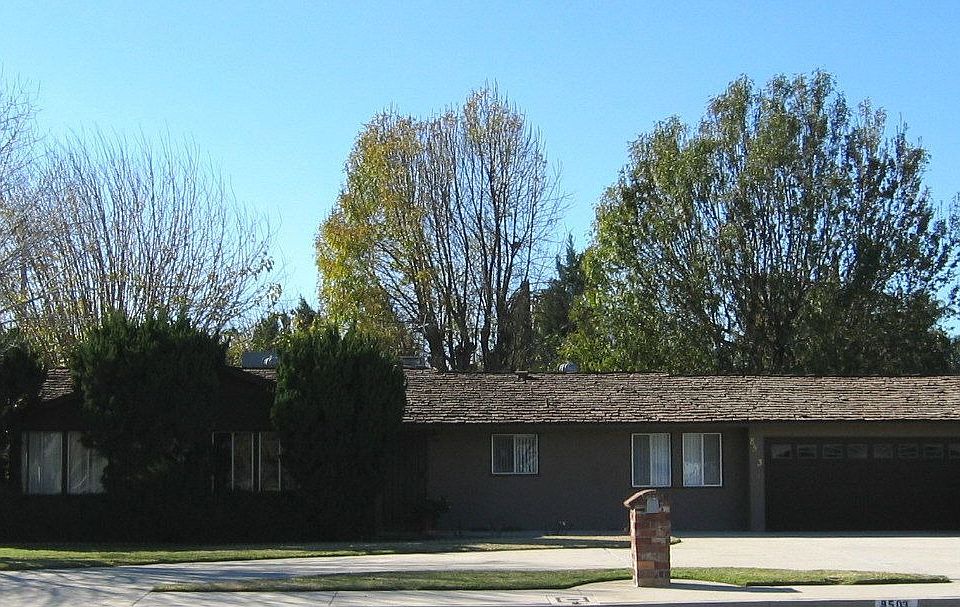 Single Story Beauty with a Large Sweeing Cornier Lot!