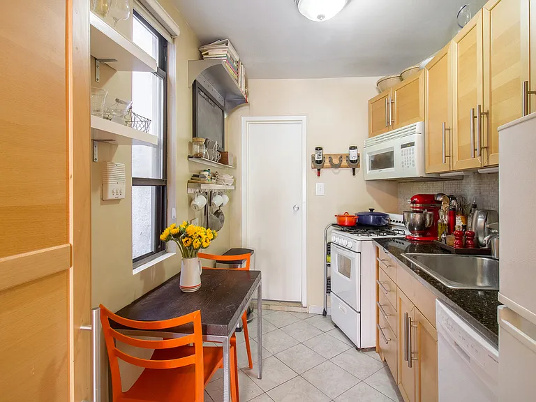 246 E 90th St #5C — Photo 6