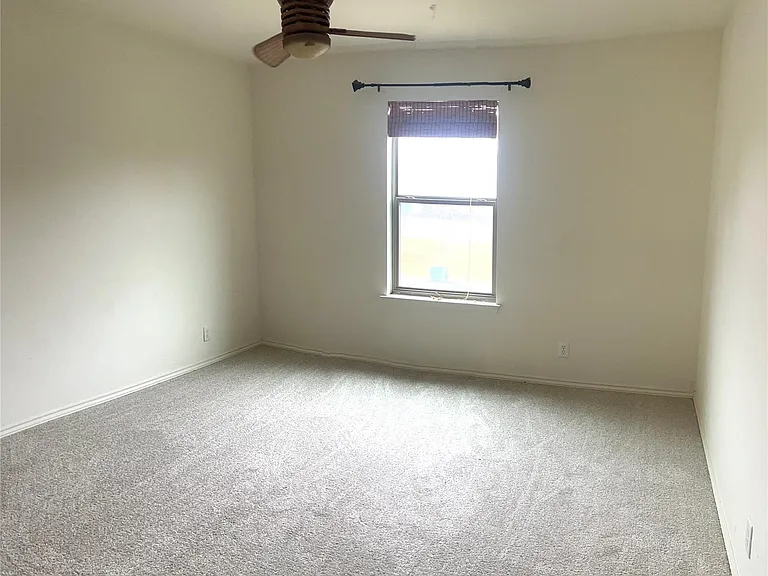 160 Mistletoe Ln — Photo 17