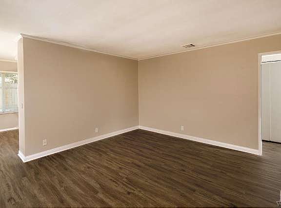 5th image of 738 Hillcrest Dr