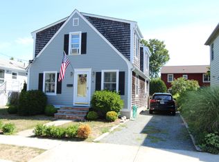 36 Roseneath Ave, Newport, RI 02840