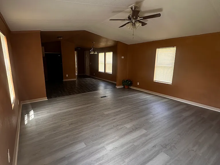8349 NE 77th Ln — Photo 3