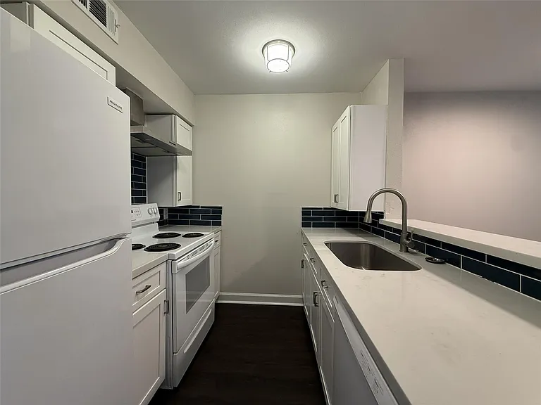 1824 Thonig Rd #10 — Photo 6