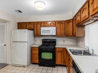 19 Boulder Run Rd, Paterson, NJ 07501