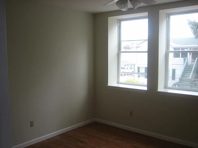 1023 Vine St — Photo 7