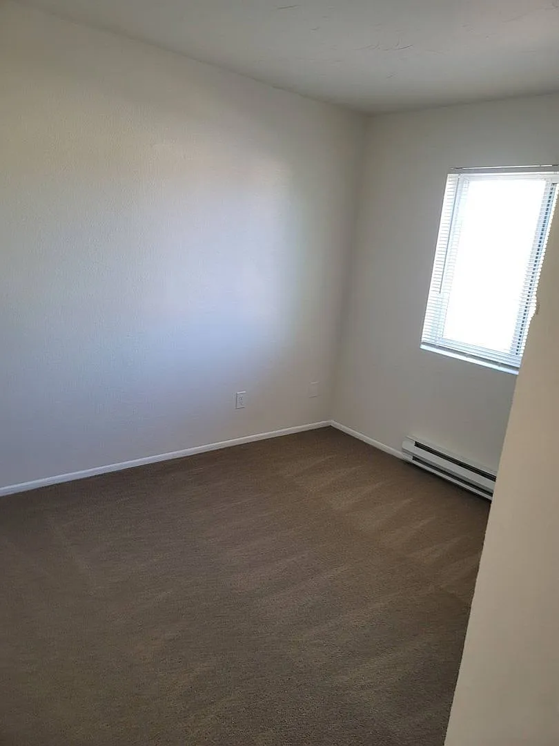2 bed, 1.0 bath, 684 sqft, $849 — Photo 3