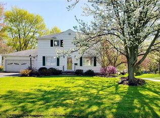 6 Oakcrest Dr, Rochester, NY 14617