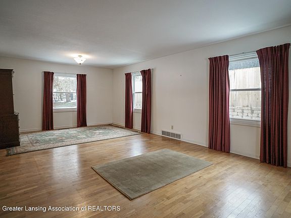 4th image of 5853 Smithfield Ave