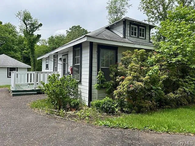 181 Ulster Ave — Photo 2