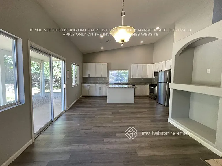 472 Woodcrest Dr — Photo 6