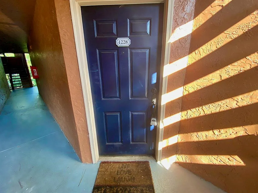 2 bed, 2.0 bath, 988 sqft, $1,630 — Photo 2