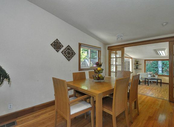 4th image of 547 Pine Ave