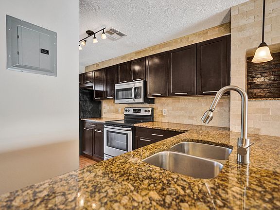 4th image of 1140 Boxwood Drive #102