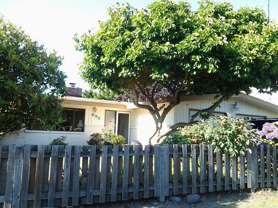 2nd image of 635 Hemlock Way
