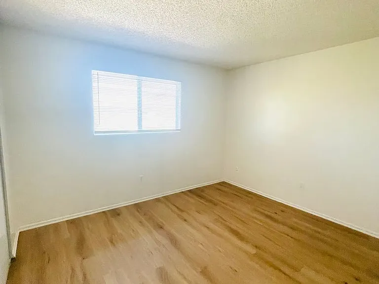 345 Clay St — Photo 12