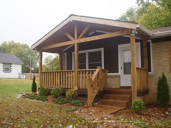 Cabin style porch w/ Fan