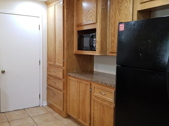 4th image of 1115 Park Ln