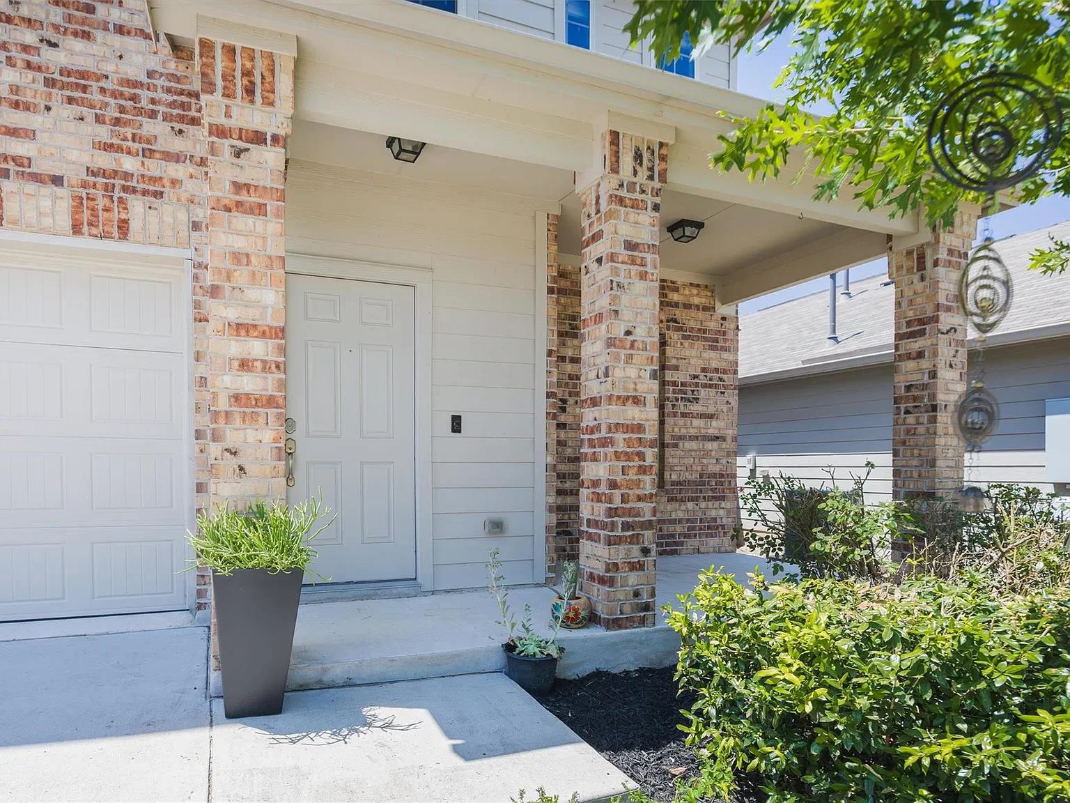 3 bed, 6.0 bath, 1992 sqft, $2,350 — Photo 3