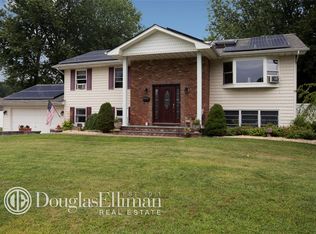 6 Marshmallow Dr, Commack, NY 11725