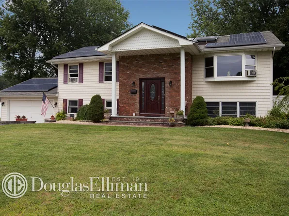 6 Marshmallow Dr, Commack, NY 11725