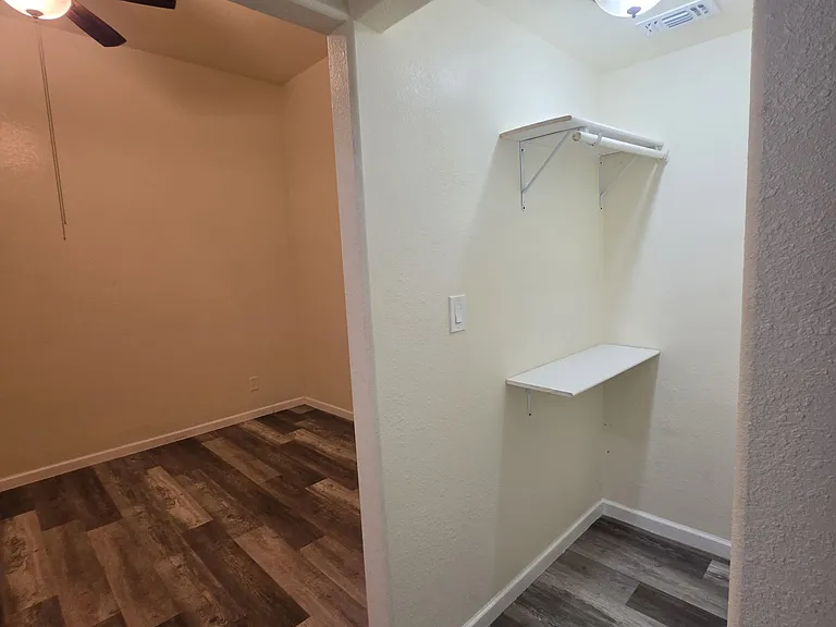 215 N Polaris — Photo 14