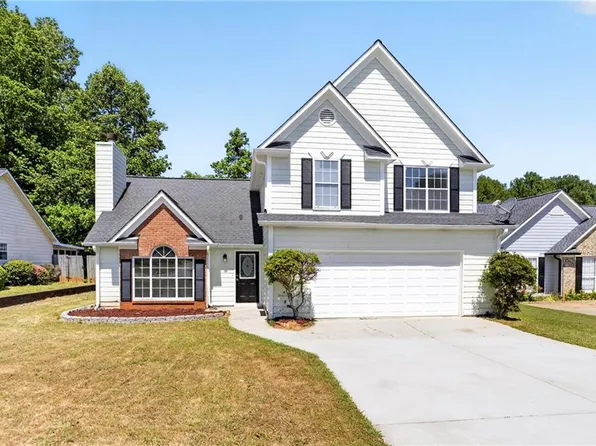 2915 Camelot Woods Dr, Lawrenceville, GA 30044