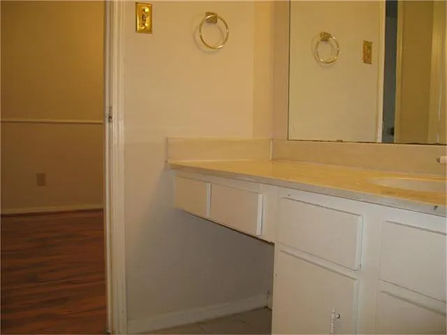 2100 Tanglewilde St #680 — Photo 8