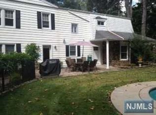 5 Mapleleaf Dr, Park Ridge, NJ 07656