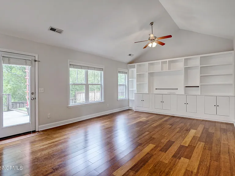 611 Catamaran Dr — Photo 10