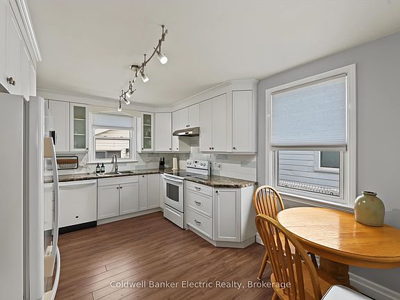 4th image of 440 Howden St