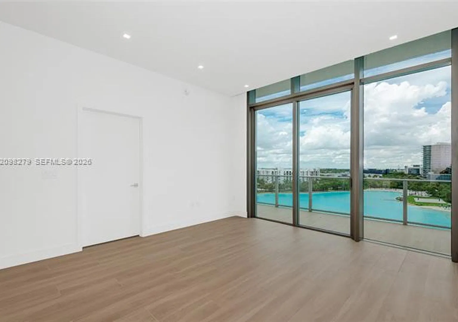 2411 Laguna Circle cu-610, North Miami, FL 33181 — Photo 3