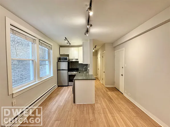 513 W Belmont Ave #23, Chicago, IL 60657