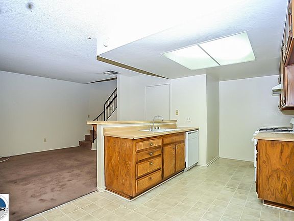 4th image of 9142 Pepper Ave APT B
