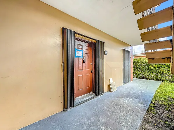 2335 NE 172nd St APT 4, North Miami Beach, FL 33160