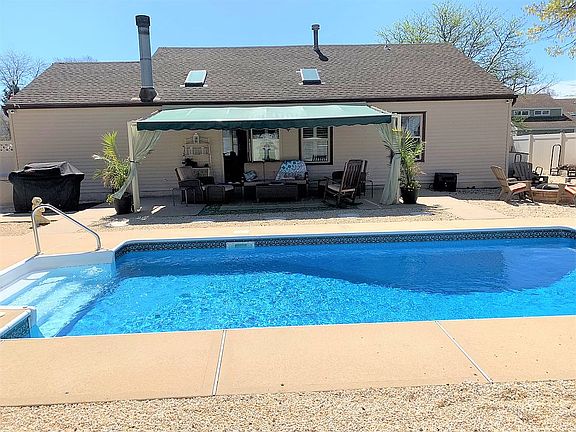 4th image of 226 Smokerise Ln