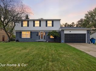 1334 Greenview Dr, Grand Blanc, MI