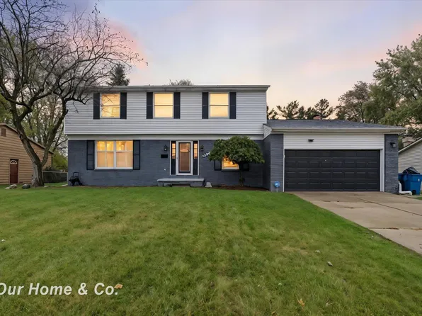 1334 Greenview Dr, Grand Blanc, MI 48439