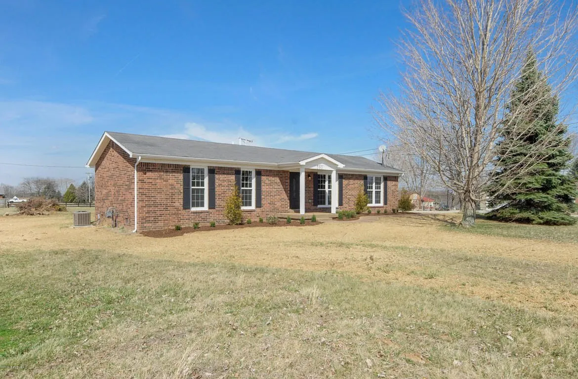501 Harrison Cir photo 1
