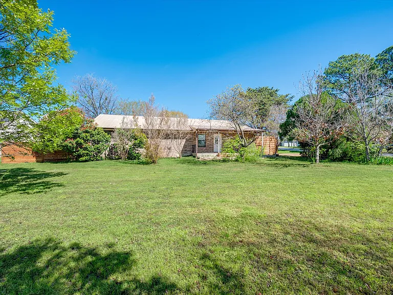 304 Oak Dr — Photo 17