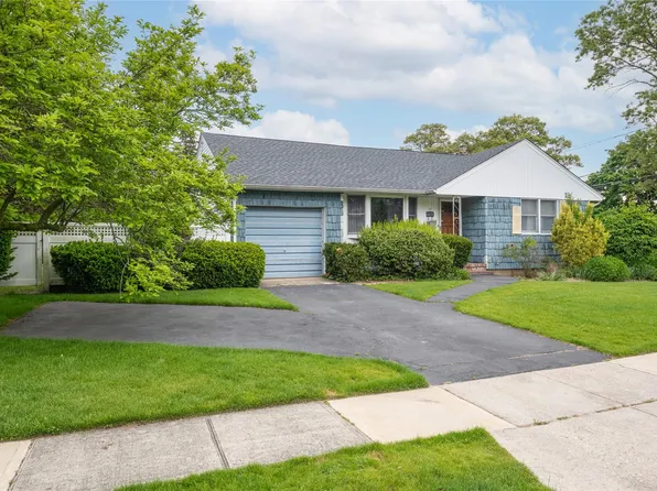 29 Joseph Lane, East Norwich, NY 11732