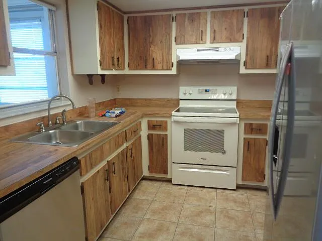 1445 SE 21st Ter — Photo 7