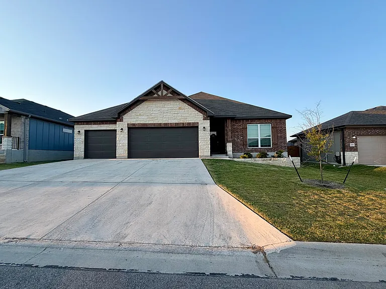 2026 Yarrelton Dr — Photo 1