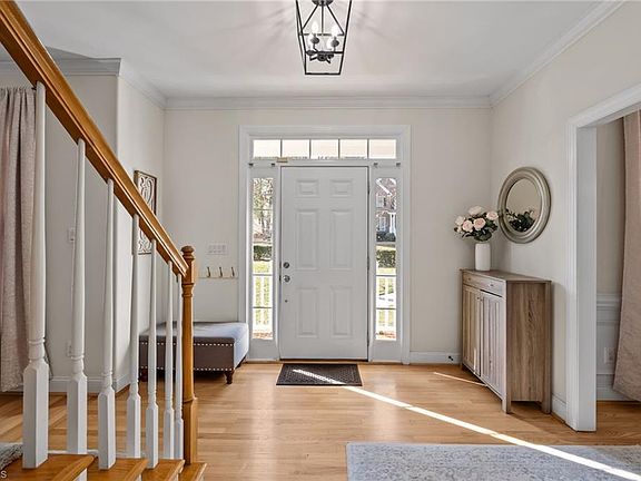 5th image of 6 Saint Andrews Ct