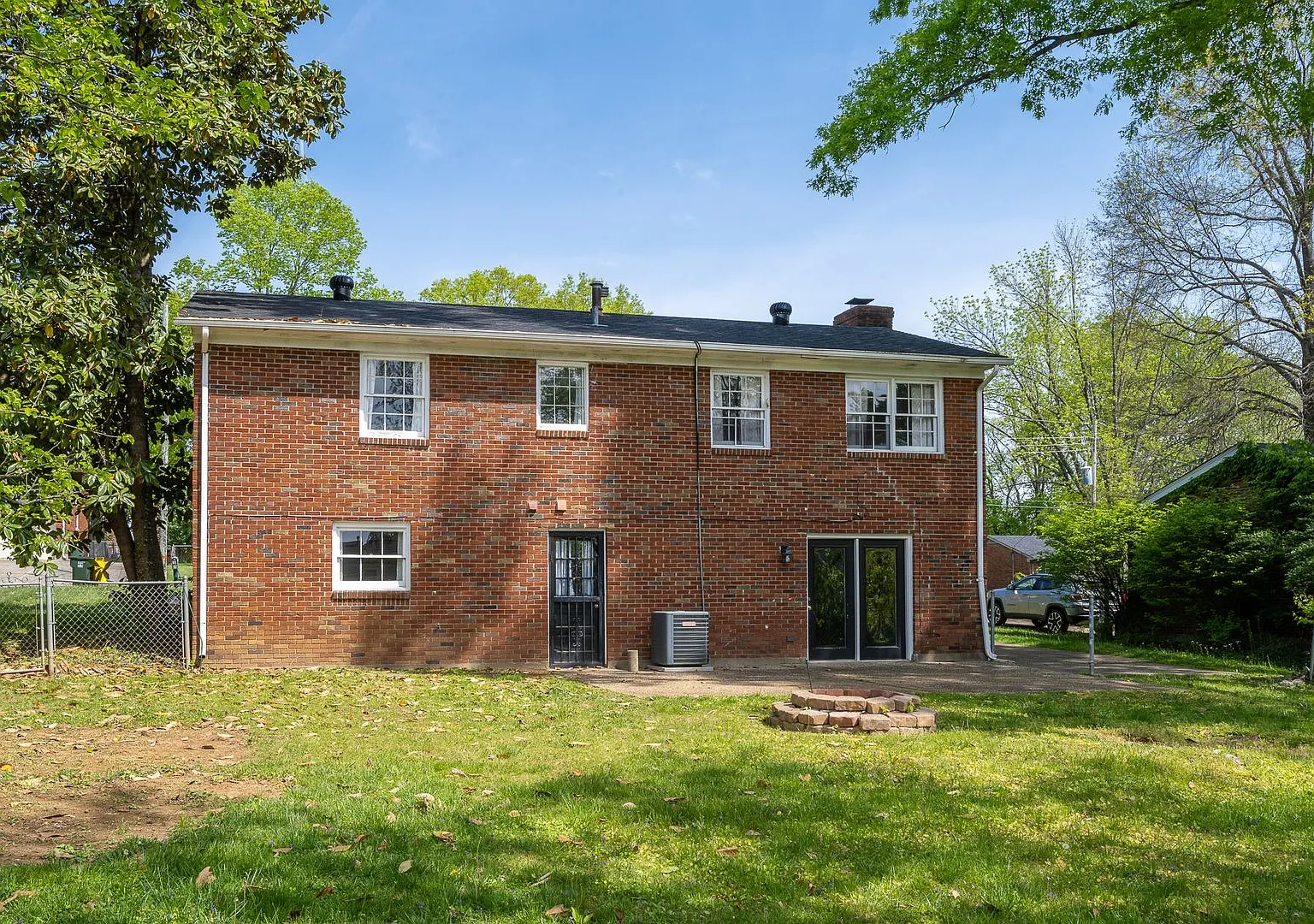 Beautiful Middletown Home 5 Beds 2 Baths — Photo 3