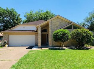 306 Buoy Rd, Webster, TX 77598