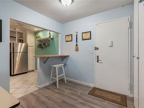 4th image of 21 Fairview Ave APT 516