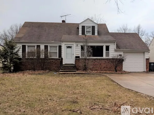 1390 Haverston Rd, Lyndhurst, OH 44124